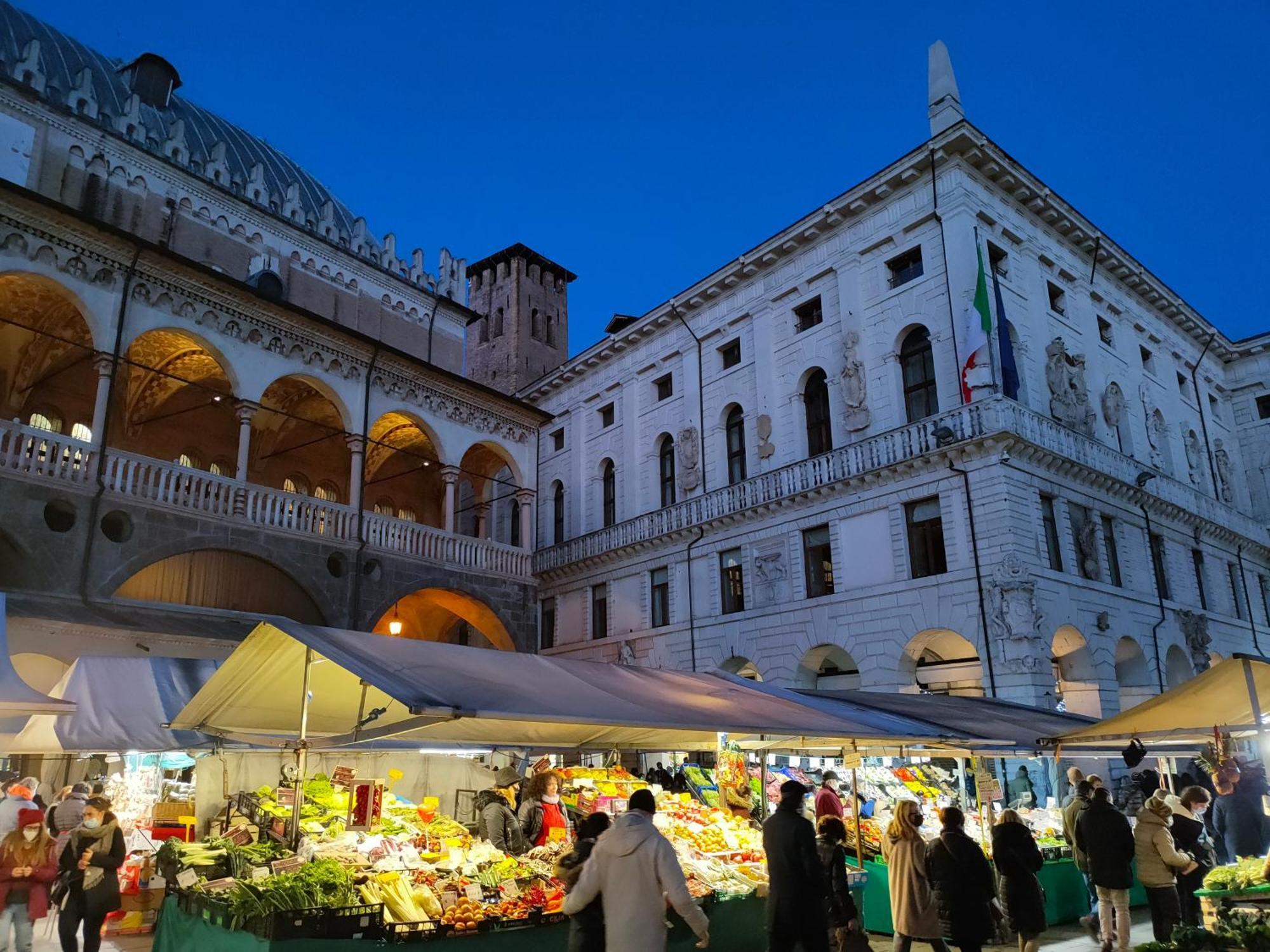 Апартаменти Officine Cavour Piazza Cavour Падуя Екстер'єр фото